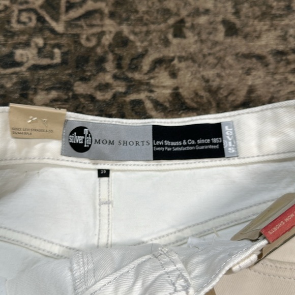 Women’s New with Tags Levi’s Silver Tab White Mom Shorts • sz 29 - Picture 4 of 9